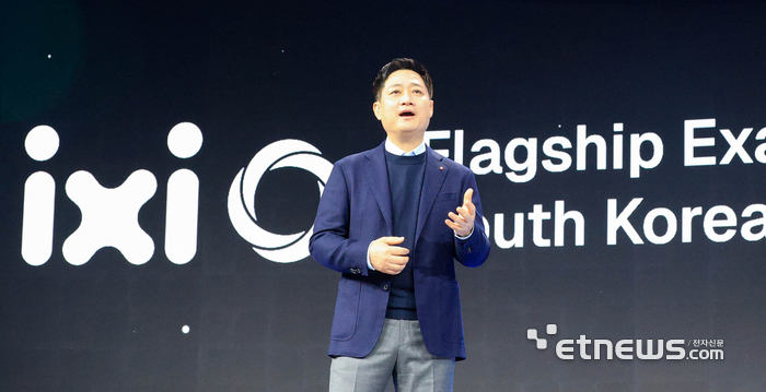 홍범식 LG유플러스 대표가 2일(현지시간) 스페인 바르셀로나 피라 그란 비아 전시장에서 열린 '모바일 월드 콩그레스(MWC)2026'에서 기조연설 하고 있다. 2026.03.02 바르셀로나=사진공동취재단