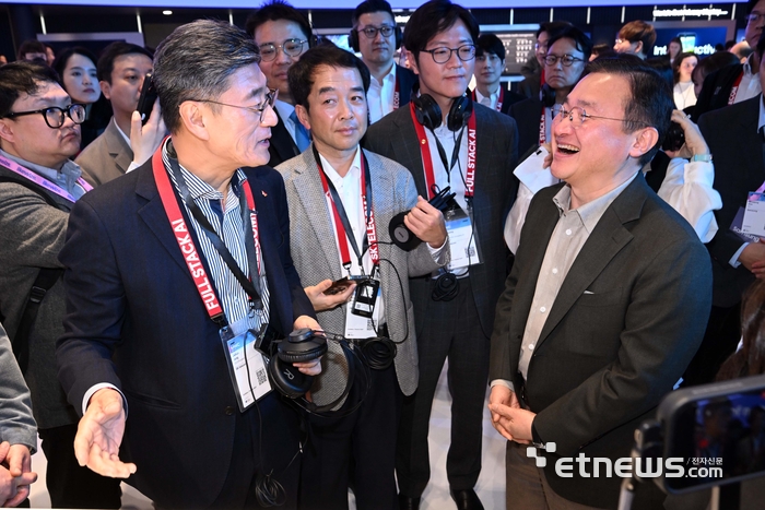 [포토] 대화 나누는 정재헌-노태문