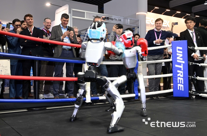 [포토] 휴머노이드 로봇의 권투 경기 한판