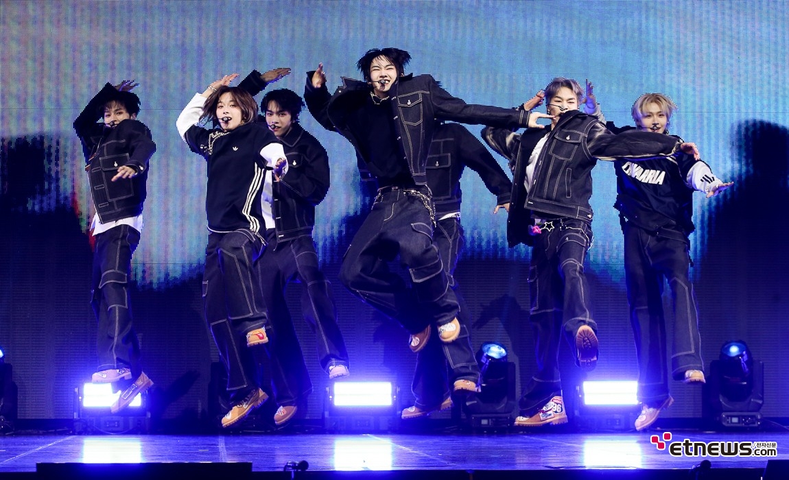 [ET포토] 튜넥스, '도파민 터지는 무대'