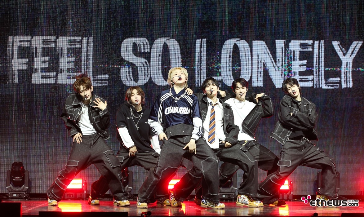 [ET포토] 튜넥스, '필~쇼우 론리'