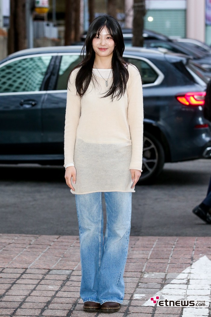 [ET포토] 오예주, '청바지에 롱니트면 충분'