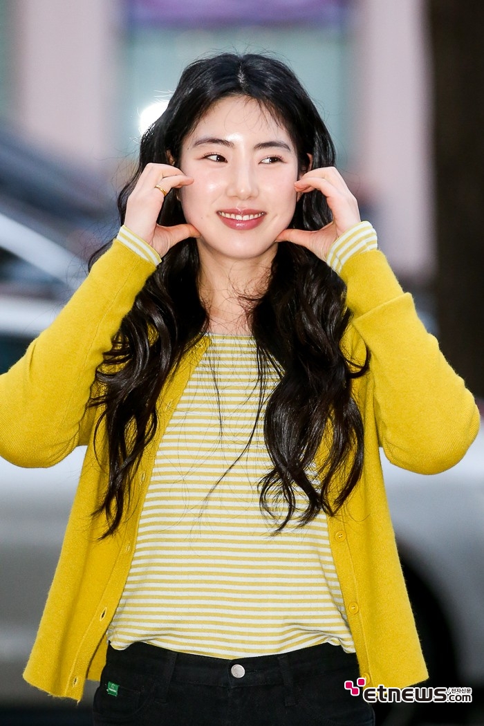 [ET포토] 이승연, '귀엽게 볼하트'