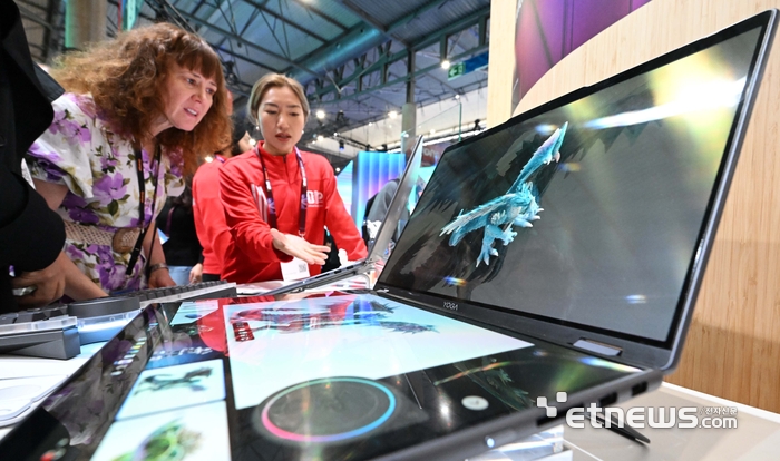 [포토] 3D 기술 탑재된 노트북