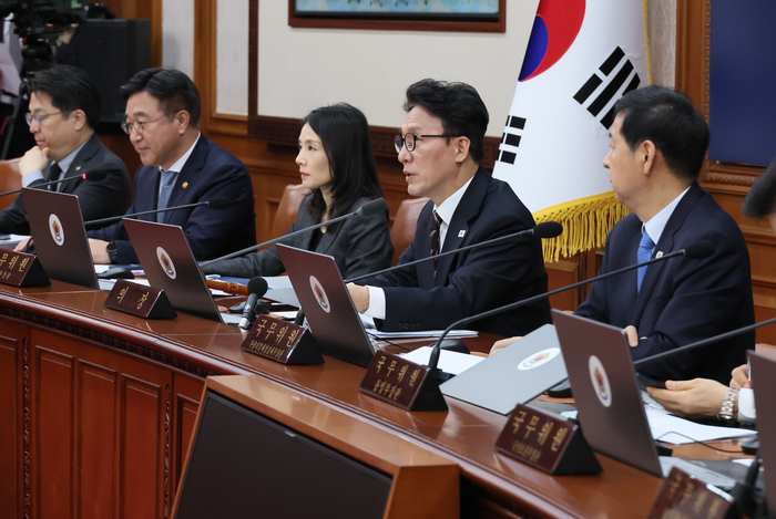 김민석 총리, 국무회의 발언     (서울=연합뉴스) 이정훈 기자 = 김민석 국무총리가 3일 서울 종로구 정부서울청사에서 열린 국무회의에서 발언하고 있다. 2026.3.3     uwg806@yna.co.kr (끝)