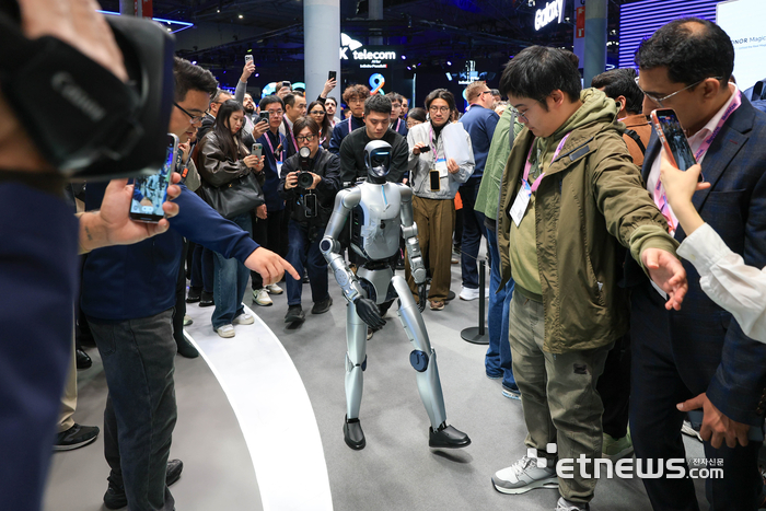[포토] 휴머노이드 로봇으로 가득한 MWC26