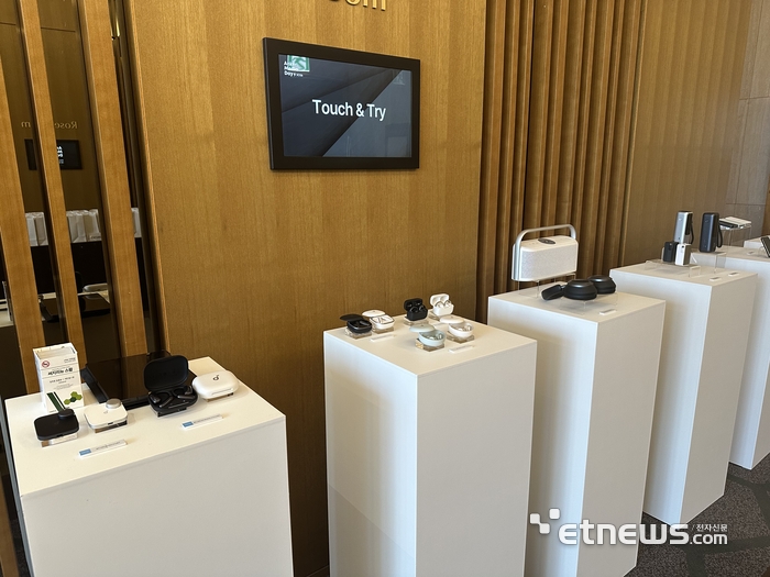 앤커의 신제품 라인업. 좌측부터 사운드코어 AI녹음기 2종, 스피커 및 헤드폰 , 보조배터리