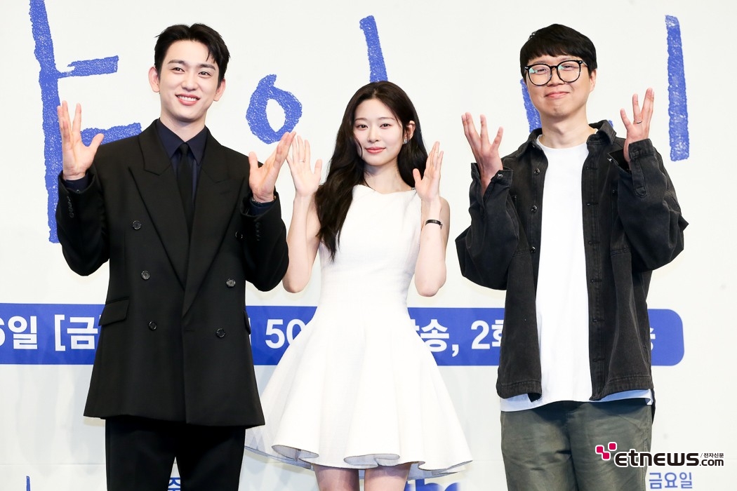 [ET포토] 박진영-김민주, '둘만의 세계를 공유한 청춘들의 각성'