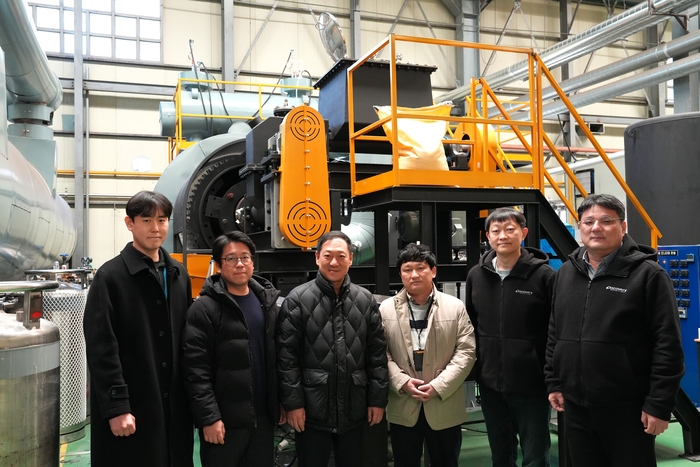 연구팀. 사진 왼쪽부터 김성주 선임연구원, 이진기 수석연구원, 신명철 수석연구원, 정수화 수석연구원, 김종수 선임연구원, 황기섭 수석연구원.