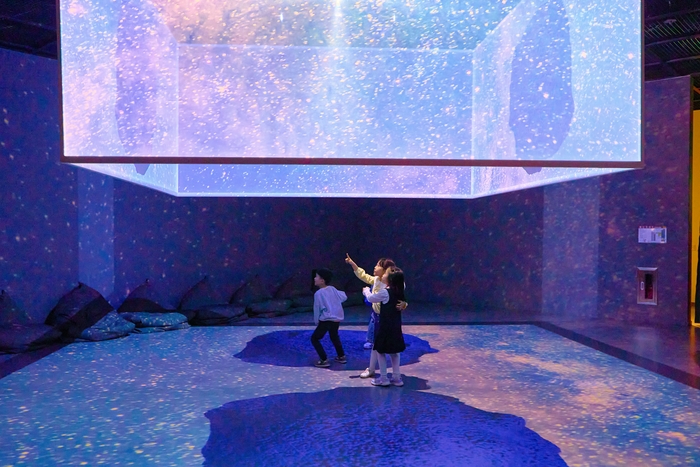 '아뜰리에' 강이연 우주여행. 장소: 상설전시 4. / 국립어린이박물관