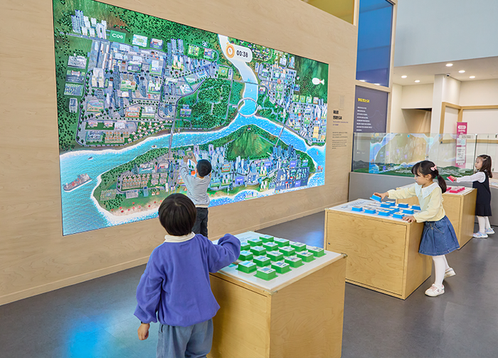 '도시에 살아요'. 장소: 상설전시 2. / 국립어린이박물관