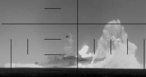 4일(현지시간) 미국 국방부가 인도양에서 이란 호위함 '이리스 데나'를 어뢰로 격침하는 모습을 공개했다. 사진=AFP 연합뉴스 / 미 국방부