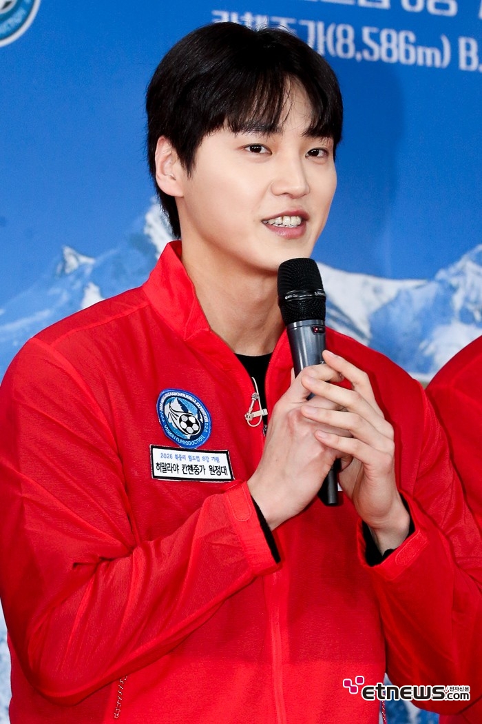 [ET포토] 이태환, '설렘 가득한 인사말'