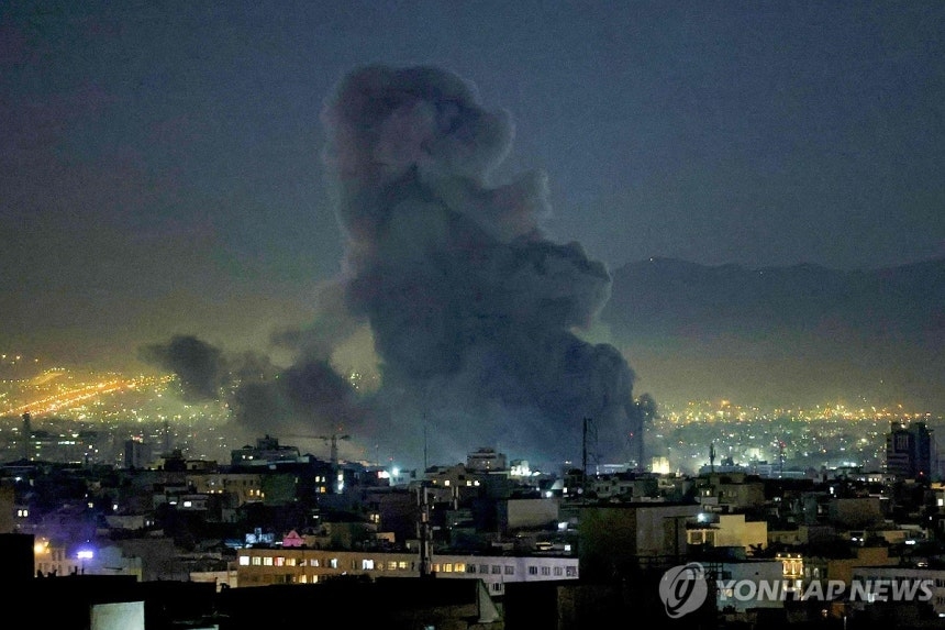 미·이스라엘 vs 이란 교전 사흘째…테헤란 곳곳 폭발음