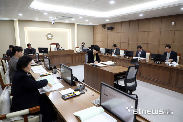 수원시의회 기획경제위원회가 6일 제399회 임시회 기간 중 상임위원회를 개최했다.