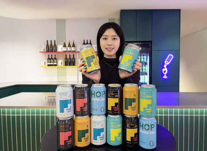 GS25가 와인25플러스를 통해 프리미엄 논알코올 맥주 1탄 '어프리데이'를 론칭했다.