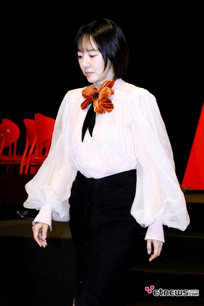 [ET포토] 임수정, '거대한 꽃 달고'