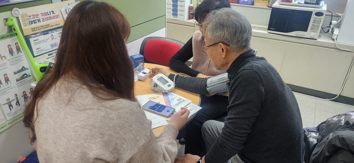 천안시 서북구보건소가 ICT 융합 방문건강관리 서비스를 제공하고 있다.