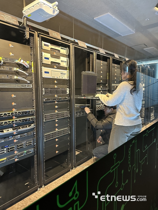 테라텍의 AI 체험 PoC 서버룸.