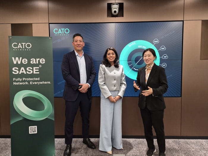 닉 팬 케이토네트웍스 글로벌 영업 부사장(왼쪽부터), 코말 슈르티 아시아 총괄 부사장,  이은주 케이토네트웍스 코리아 상무.