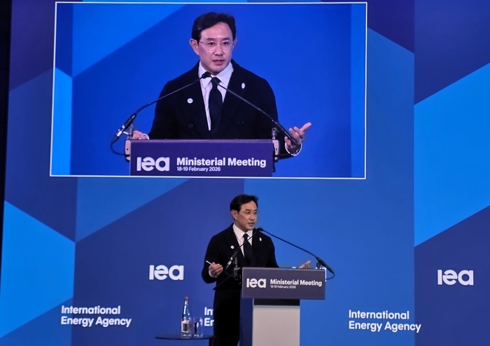 최윤범 고려아연 회장이 IEA 각료이사회 중 개최된 '정부-산업계 토론회: 핵심광물 공급망' 세션에서 발언하고 있다. 고려아연