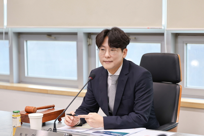 이시하 음저협 회장이  지난달 27일 취임 후 첫 생중계 이사회를 주재하고 있다.[음저협 제공]