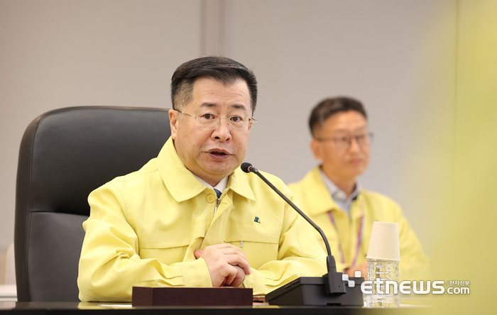 강경성 KOTRA 사장이 9일 현 중동상황 관련 8차 대책회의를 주재하고 피해·애로기업 지원 방안 신속 이행 체계를 점검했다. KOTRA 제공