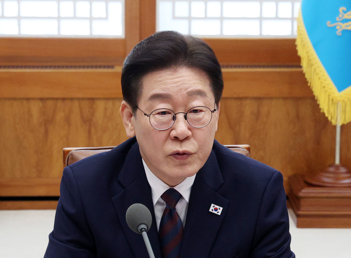 이재명 대통령이 9일 청와대에서 열린 중동상황 관련 비상경제점검회의에서 발언하고 있다. 연합뉴스