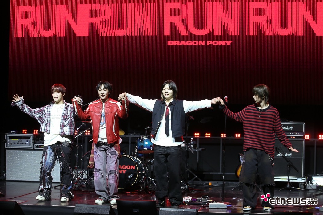 [ET포토] 드래곤포니, '열정 다 태웠어요~'