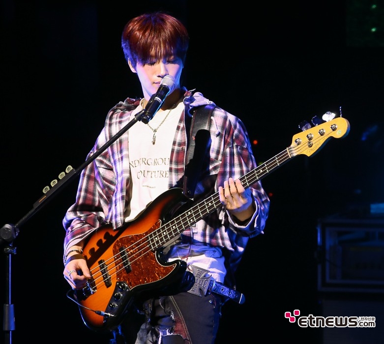 [ET포토] 드래곤포니 편성현, '사운드 풍성하게 만드는 백보컬'