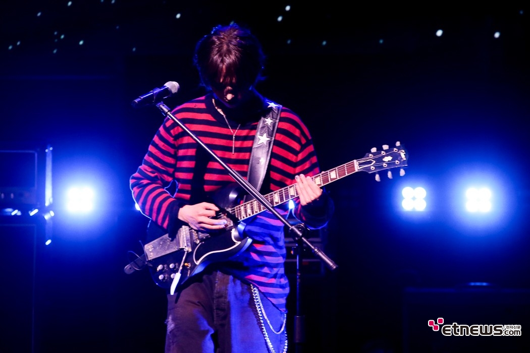 [ET포토] 드래곤포니 권세혁, '연주에 몰입~무아지경'