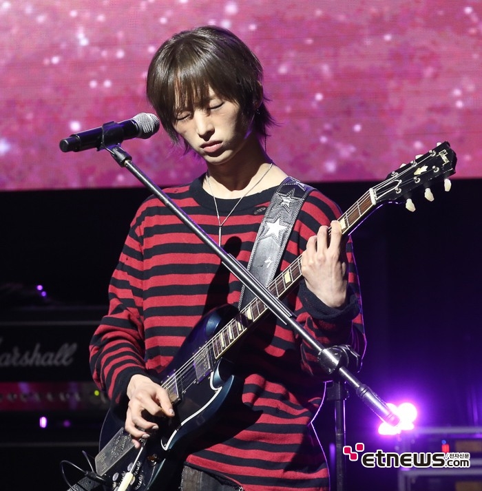 [ET포토] 드래곤포니 권세혁, '두눈 지그시 감고~몰입'