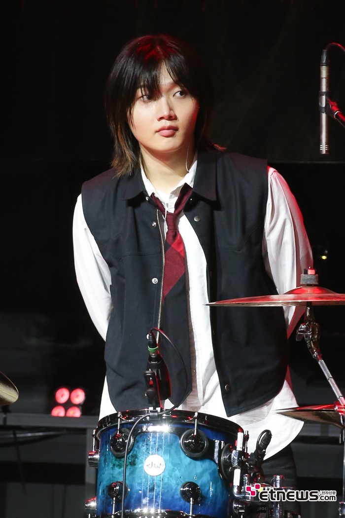 [ET포토] 드래곤포니 고강훈, '드러머의 레트로한 헤어 스타일'