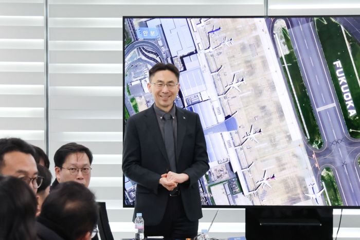 김이을 쎄트렉아이 대표가 10일 SpaceEye-T 발사 1주년 기자간담회에서 향후 사업 전략을 발표했다. (쎄트렉아이 제공)