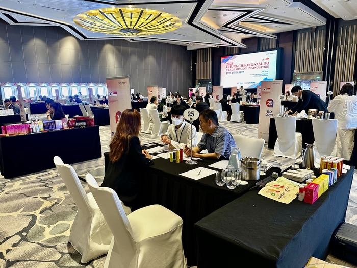'충남 싱가포르 시장개척단 수출상담회'의 1대 1 상담 현장(사진 충남경제진흥원)