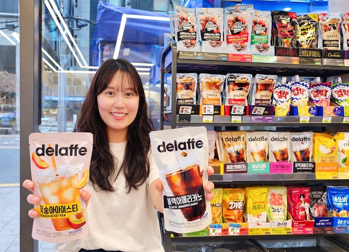 CU는 오는 11일부터 아이스드링크 자체브랜드(PB) '델라페' 신규 라인업 18종을 순차 출시한다고 10일 밝혔다.