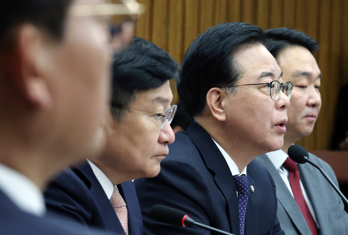 송언석 국민의힘 원내대표가 10일 국회에서 열린 원내대책회의에서 모두발언을 하고 있다. 연합뉴스