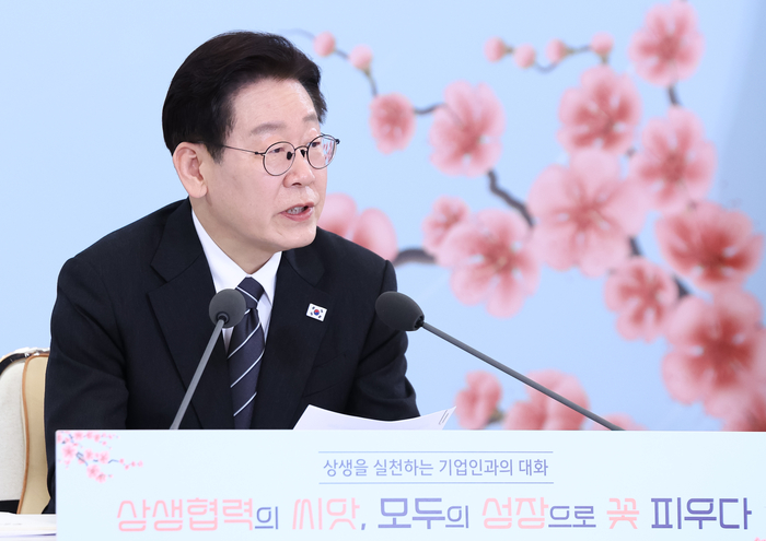 이재명 대통령이 10일 청와대에서 열린 '상생을 실천하는 기업인과의 대화'에서 발언하고 있다. 연합뉴스