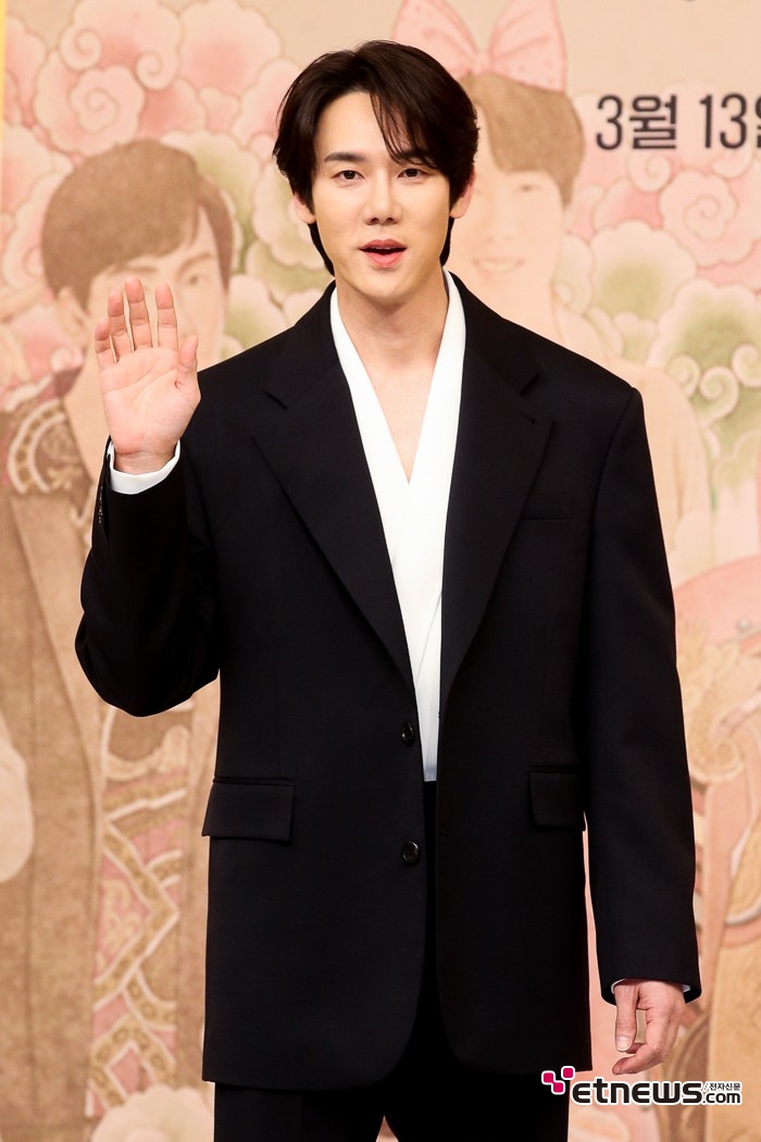 [ET포토] 유연석, '신내림 받은 잘생김'