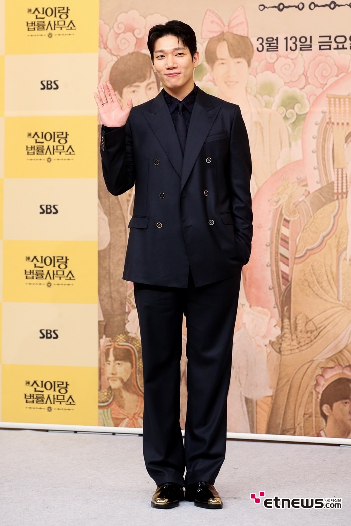 [ET포토] 김경남, '어린 법무 법인 대표'