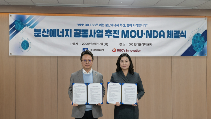 임정민 렉스이노베이션 대표(왼쪽)와 박수련 현대쏠라텍 대표.