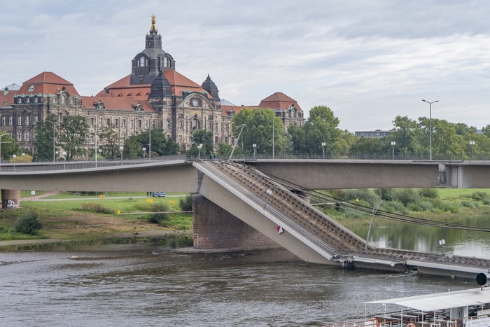지난 2024년 무너진 독일 드레스덴의 카롤라 다리. 사진=드레스덴 공과대학교 / Stefan Groschel