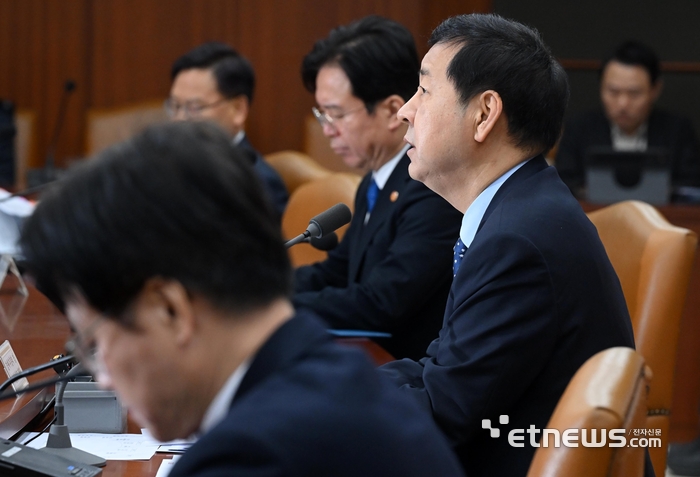 [포토] 구윤철 “석유가격 최고가격제 시행”