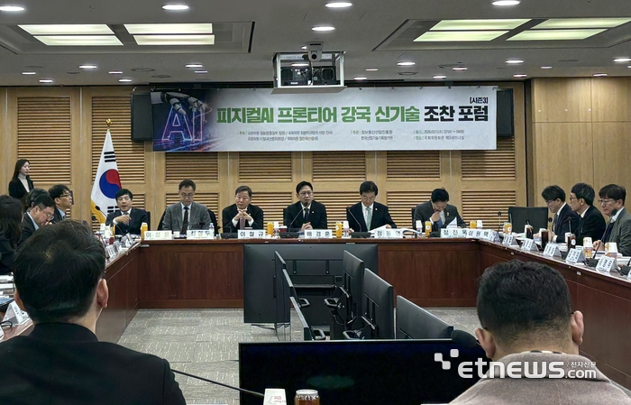 배경훈 부총리 겸 과학기술정보통신부 장관이 11일 국회에서 열린 '피지컬 AI 프런티어 강국 신기술 조찬 포럼'에서 발언하고 있다.