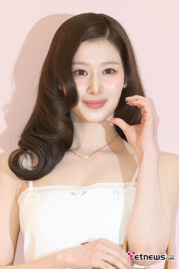 [ET포토] 트와이스 사나, '오늘도 말음'