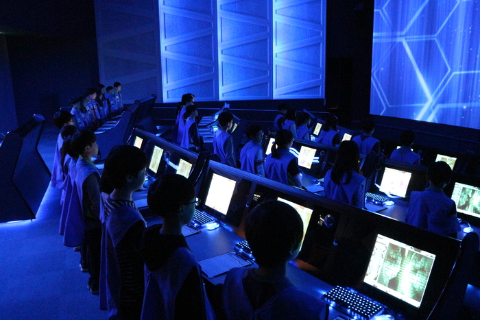 챌린저러닝센터 Challenger Learning Center (C.L.C). 초등학교 4학년 이상 단체를 대상으로, 40명 기준 예약제로 운영되고 있다. / 송암스페이스센터