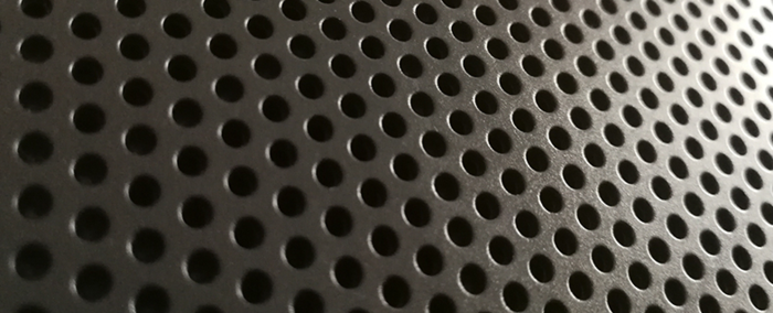 OLED 파인메탈마스크(FMM)을 확대한 이미지. 10~20마이크로미터 크기의 구멍을 통해 유기물을 패널에 증착한다.(사진=삼성디스플레이 뉴스룸)