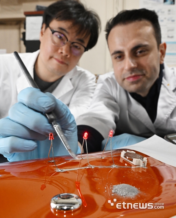 [포토] 슥 그리면 전기가 통한다...카이스트 '액체금속 파우더' 개발