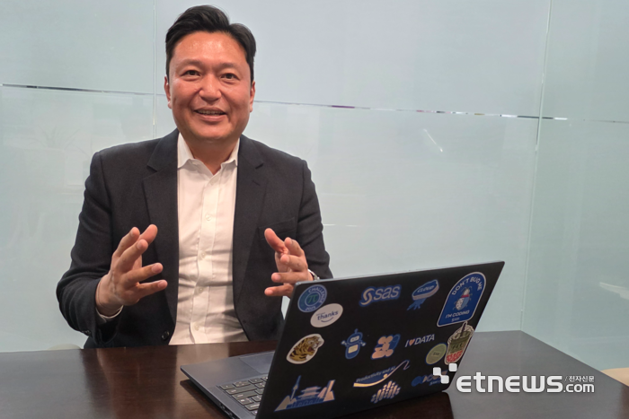 이중혁 SAS코리아 대표가 전자신문과 인터뷰하고 있다. ⓒ박종진기자