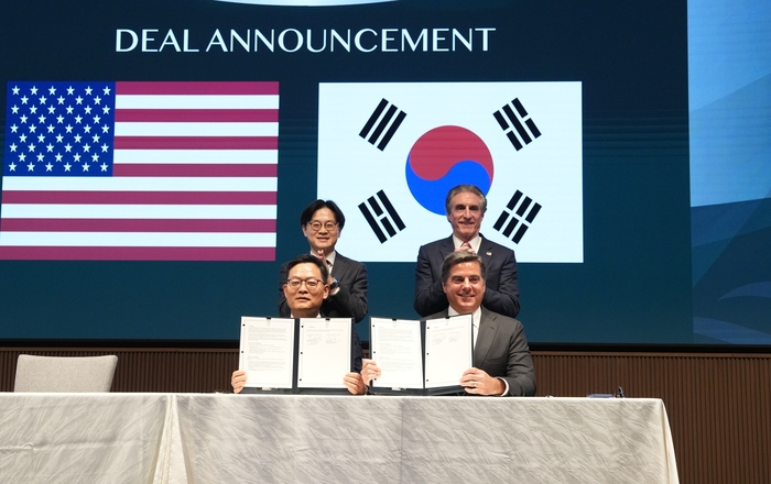 왼쪽 위부터 시계방향으로 김정관 산업통상부 장관, 더그 버검 미국 내무부 장관, 마이클 세이블 벤처 글로벌 대표, 손재일 한화에어로스페이스 대표. 한화에어로스페이스